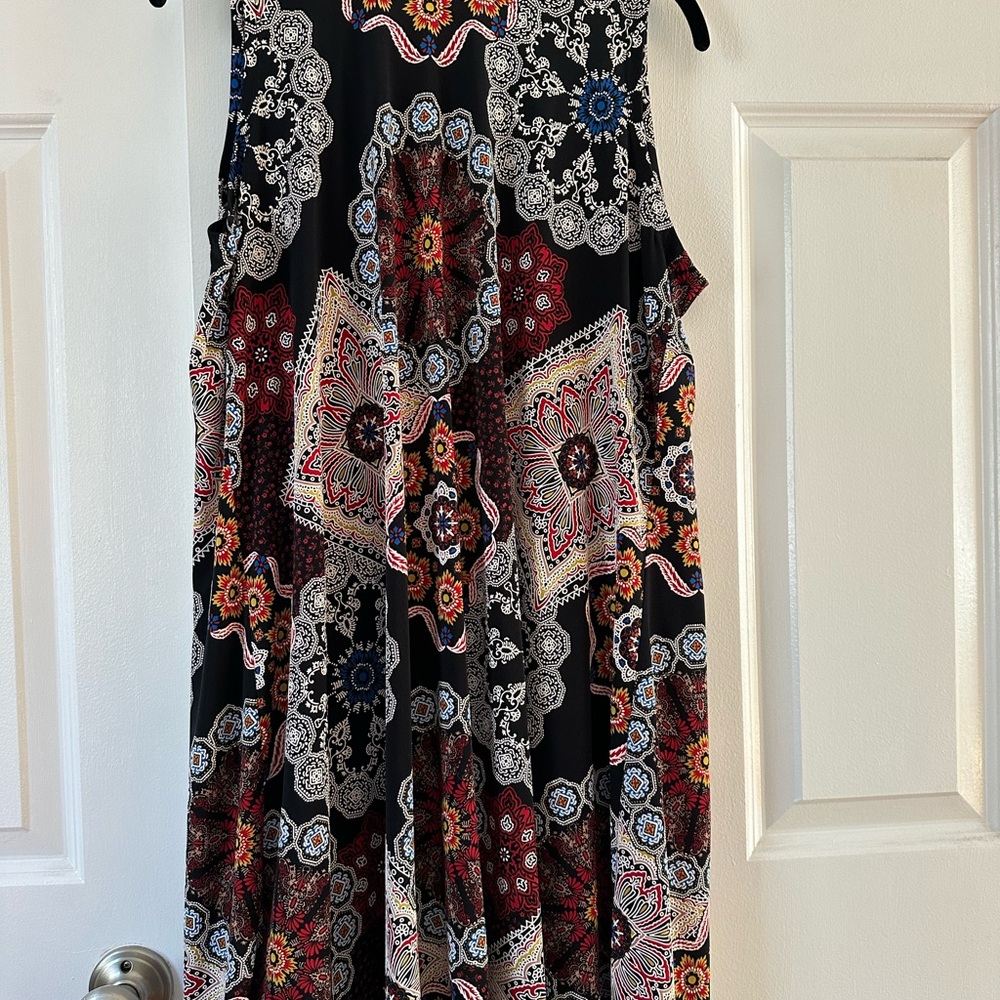 Elegant Black and Red Patterned Dress